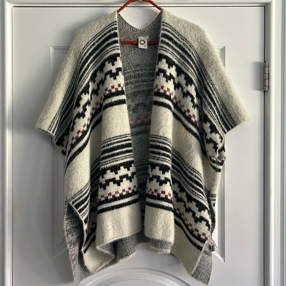 Eyelash Knit Fall Poncho from Anthropologie EUC
